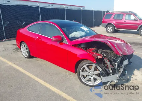 2015 Mercedes-Benz C 350 Sport 4Matic z USA, uszkodzony, nr VIN WDDGJ8JB1FG384094